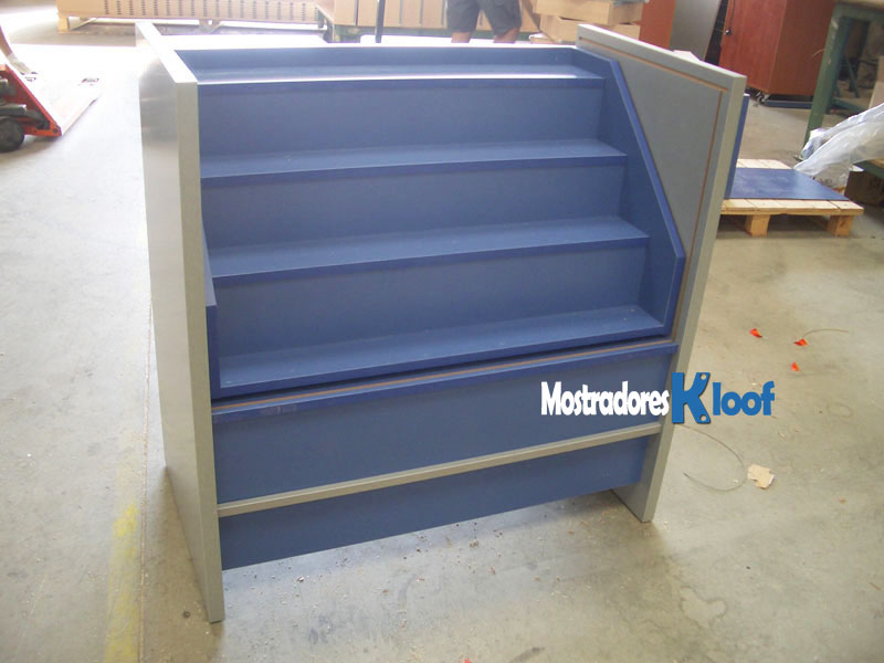 Mostrador para electrónica con bandeja expositora